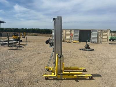 2023 SUMNER 2124 MATERIAL LIFT --(LOCATED IN MADERA, CA)--