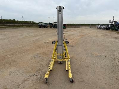 2020 SUMNER 2124FE MATERIAL LIFT --(LOCATED IN MADERA, CA)--