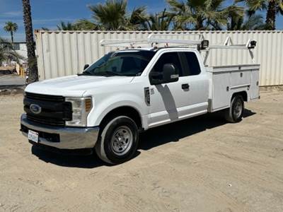 2019 FORD F350 EXTENDED CAB UTILITY TRUCK