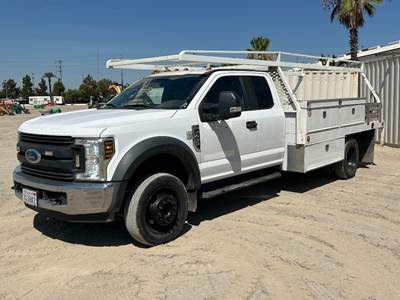 2018 FORD F450 UTILITY TRUCK, 6.8L gasoline, automatic, 12' utility bed, 1' stake sides, pipe rack. s/n:1FD0X4GY4JEB43046