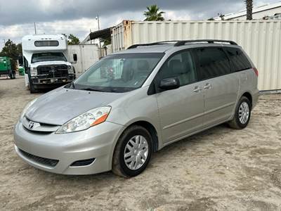 2007 Toyota Sienna LE Minivan