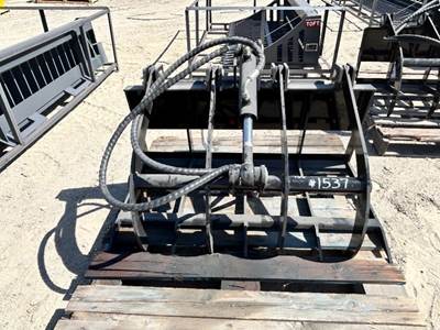 GRABBING WOODEN FORK ATTACHMENT.  --(LOCATED IN COLTON, CA)--