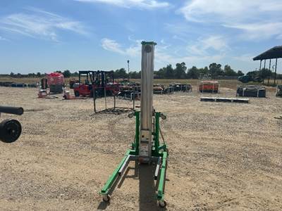 2017 GENIE SLC24 MATERIAL LIFT --(LOCATED IN MADERA, CA)--