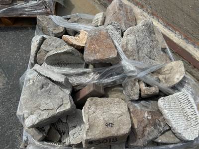 PALLET OF DECORATIVE WALL ROCK --(LOCATED IN COLTON, CA)--
