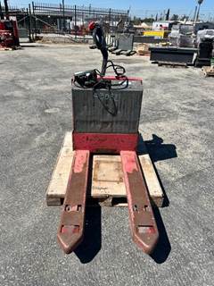 2014 RAYMOND 102T-F45L ELECTRIC PALLET JACK --(LOCATED IN COLTON, CA)--