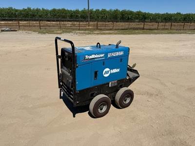 2020 MILLER TRAILBLAZER 325 WELDER --(LOCATED IN MADERA, CA)--