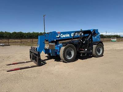 2018 GENIE GTH1056 ROUGH TERRAIN REACH FORKLIFT --(LOCATED IN MADERA, CA)--
