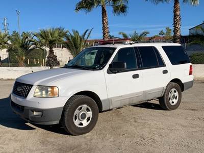 2005 Ford Expedition XLT - Select a cab style -