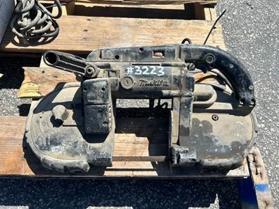 MAKITA 2107F HAND HELD BAND SAW. --(LOCATED IN COLTON, CA)--