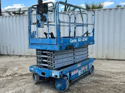 2001 GENIE GS3246 SCISSORLIFT --(DOES NOT RUN)-- --(LOCATED IN COLTON, CA)--