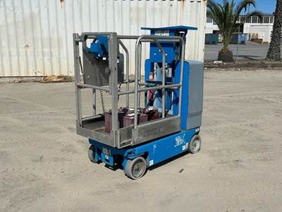 2012 GENIE GR12 PERSONNEL LIFT