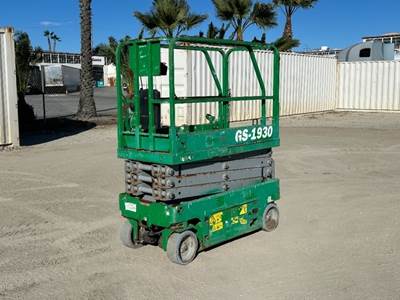 2015 GENIE GS1930 SCISSORLIFT --(DOES NOT RUN)-- --(LOCATED IN COLTON, CA)--