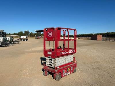 2019 MEC 1330SE SCISSORLIFT  --(LOCATED IN MADERA, CA)--
