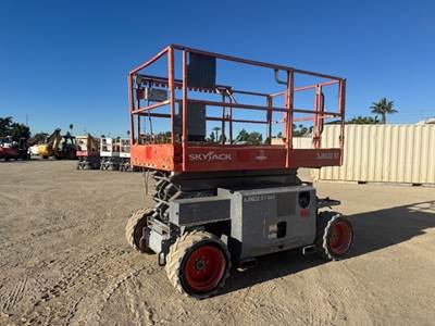 2015 Skyjack SJ6832 Scissor Lift