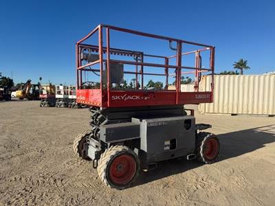 2015 Skyjack SJ6832RT Scissor Lift
