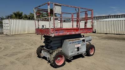 2007 SKYJACK SJ6832RT ROUGH TERRAIN SCISSORLIFT--(DOES NOT RUN)-- --(LOCATED IN COLTON, CA)--