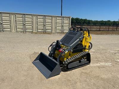 2025 STARVOX SV-480 WALK BEHIND CRAWLER SKIDSTEER LOADER --(LOCATED IN MADERA, CA)--