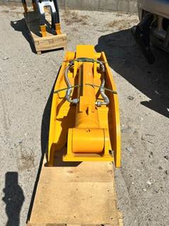 J&B JB06 HYDRAULIC THUMB ATTACHMENT --(LOCATED IN COLTON, CA)--