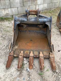 DBE 24" GP BUCKET, fits mini excavator --(LOCATED IN COLTON, CA)