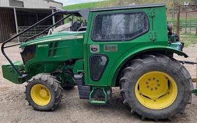 2018 JOHN DEERE 5100GN UTILITY TRACTOR --(LOCATED IN MADERA, CA)--