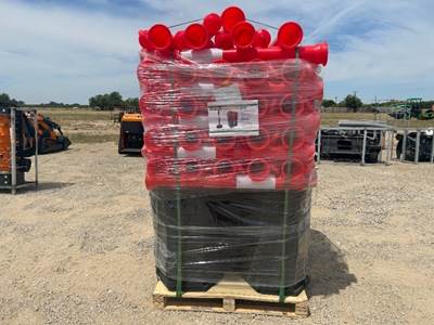 APPROX. (100) 2026 STARVOX 44" DELINEATORS & BASES. --(LOCATED IN MADERA, CA)--