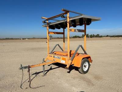 2016 SOLARTECH SILENT SENTINEL ARROW BOARD --(DOES NOT RUN)-- --(LOCATED IN MADERA, CA)--