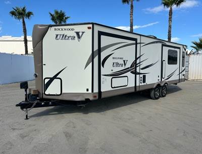 2016 FOREST RIVER ROCKWOOD ULTRA V TRAVEL TRAILER