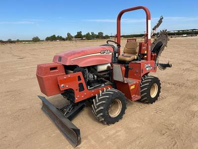 2014 DITCH WITCH RT45 TRENCHER --(LOCATED IN MADERA, CA)--