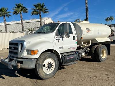 2013 FORD F750 2,000 GALLON BOBTAIL WATER TRUCK