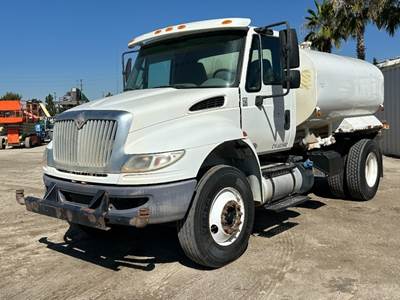 2015 INTERNATIONAL 4300 2,000 GALLON BOBTAIL WATER TRUCK