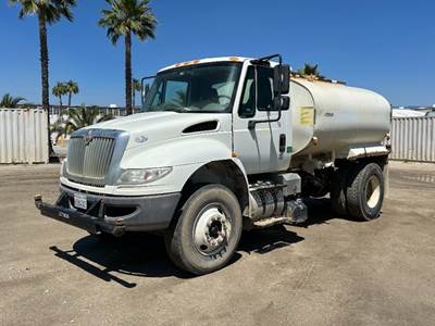 2018 INTERNATIONAL DURASTAR 4300 2,000 GALLON BOBTAIL WATER TRUCK