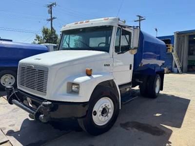 1995 FREIGHTLINER FL70 2,000 GALLON BOBTAIL WATER TRUCK