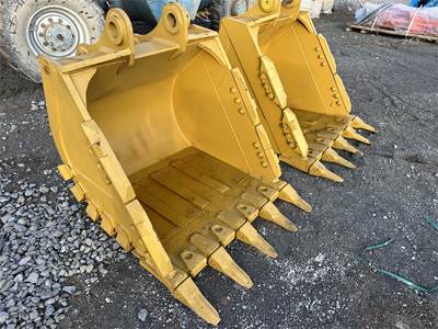 New 56" Skeleton Bucket. The Hole / Screen Size Is 4.5" x 5". Pins Included.Fits