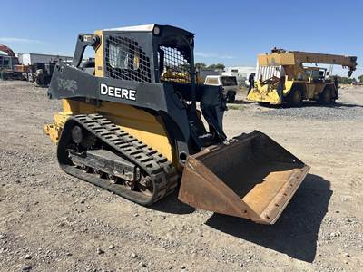 John Deere 323E Skid Steer