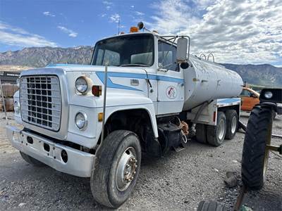 Ford 800 Water Truck