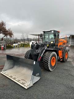 DEVELON DL320-7 Wheel Loader