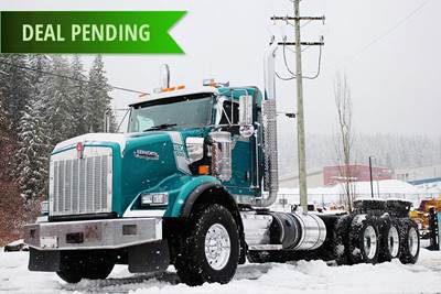 2017 Kenworth T800 Day Cab Truck