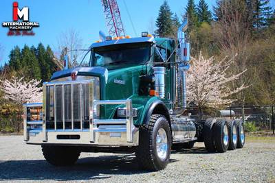 2021 Kenworth T800 Day Cab Tri Drive X15 565HP 18 Spd