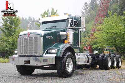 2021 Kenworth T800 Extended Day Cab Tri Drive X15 565HP 18 Spd