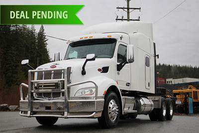 2016 Peterbilt 579 Tandem Axle Highway with 72in Sleeper Cab