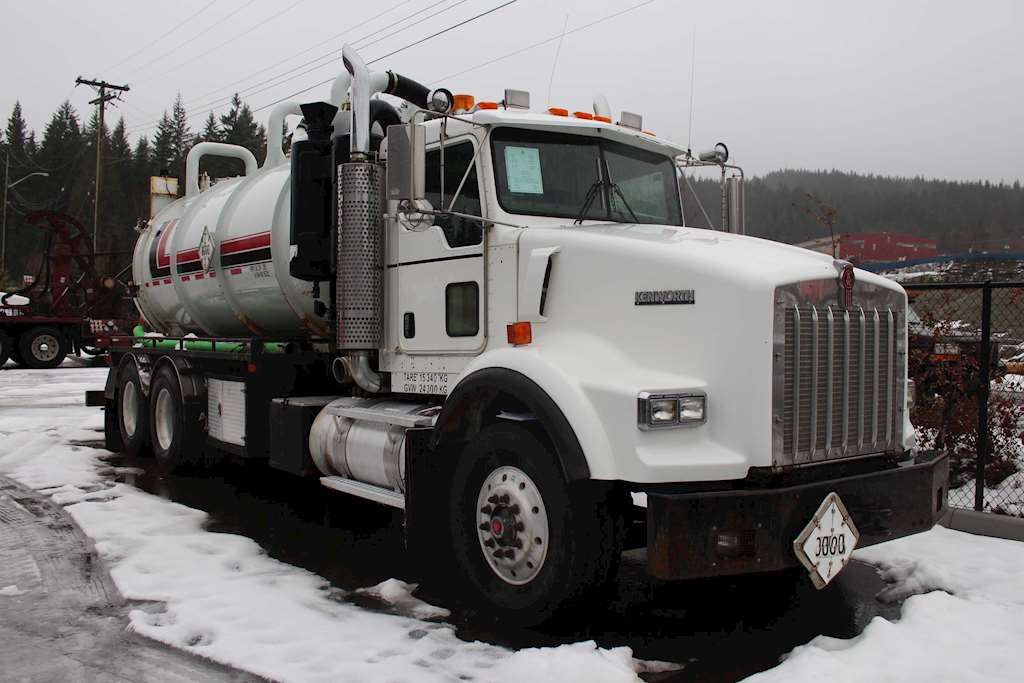 2005 Kenworth T800B Vacuum Tank Truck For Sale, 198,000 Miles Maple