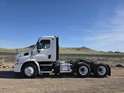 Freightliner Cascadia 113 Day Cab Truck - Detroit 410HP, 10 Speed Manual