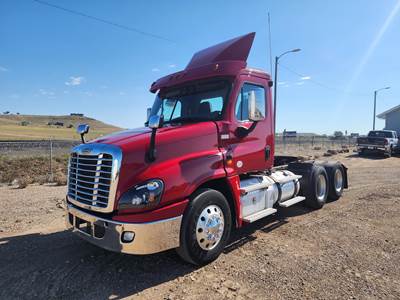 Freightliner Cascadia 125 Day Cab Truck - Detroit 450HP, 10 Speed Manual