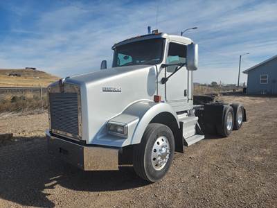 Kenworth T800 Day Cab Truck - Cummins 485HP, 10 Speed Manual