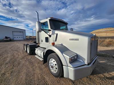 Kenworth T800 Day Cab Truck - Cummins 485HP, 10 Speed Manual