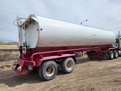 Walinga 36ft Tandem Axle Dry Bulk / Pneumatic Tank Trailer