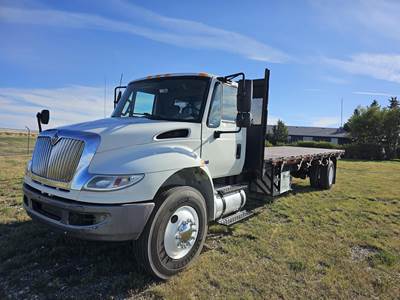 International DuraStar 4400 Flatbed Truck - 285HP, 6 Speed Allison Rds Automatic