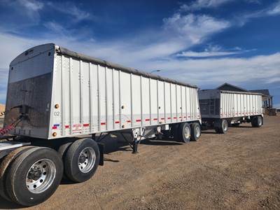 Cornhusker 800 Hopper / Grain Trailer