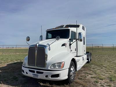Kenworth T660 Sleeper Semi Truck - Raised Roof Sleeper, Paccar 485HP, 10 Speed Manual