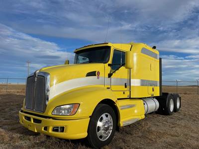 Kenworth T660 Sleeper Semi Truck - 72" Flat Top Sleeper, Paccar 455HP, 13 Speed Manual